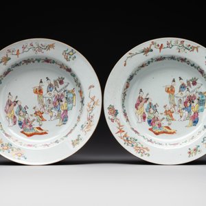 Four Chinese famille rose 'ladies playing music with children' plates, Qianlong — photo 2