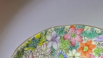 Four Chinese famille rose millefleurs covered bowls on stands, Qianlong mark, Republic — photo 1