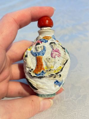 Four Chinese famille rose moulded 'Luohan' snuff bottles, Qianlong marks, 19th C. — photo 1