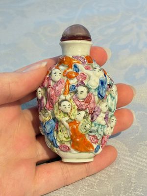 Four Chinese famille rose moulded 'Luohan' snuff bottles, Qianlong marks, 19th C. — photo 16