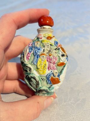 Four Chinese famille rose moulded 'Luohan' snuff bottles, Qianlong marks, 19th C. — photo 3