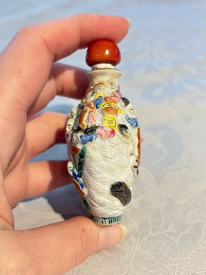 Four Chinese famille rose moulded 'Luohan' snuff bottles, Qianlong marks, 19th C. — photo 4