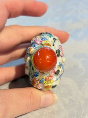 Four Chinese famille rose moulded 'Luohan' snuff bottles, Qianlong marks, 19th C. — photo 5