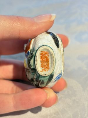 Four Chinese famille rose moulded 'Luohan' snuff bottles, Qianlong marks, 19th C. — photo 6