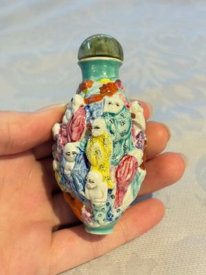 Four Chinese famille rose moulded 'Luohan' snuff bottles, Qianlong marks, 19th C. — photo 10