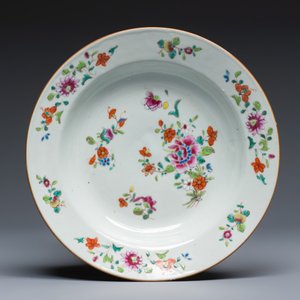 Four Chinese famille rose plates with floral and landscape design — photo 6