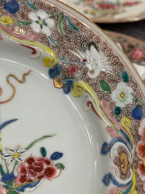 Four Chinese famille rose plates with floral design, Qianlong — foto 11