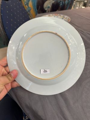 Four Chinese famille rose plates with floral design, Qianlong — foto 13
