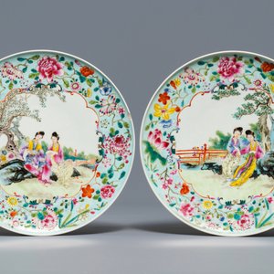 Four Chinese famille rose plates with ladies in a garden, Guangxu mark, Republic, 20th C. — 照片 2