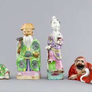 Four Chinese famille rose porcelain figures of immortals, 18/19th C. — photo 2