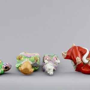 Four Chinese famille rose porcelain figures of immortals, 18/19th C. — photo 3
