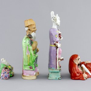 Four Chinese famille rose porcelain figures of immortals, 18/19th C. — photo 6