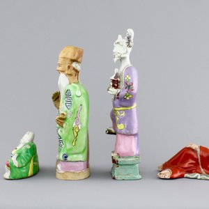 Four Chinese famille rose porcelain figures of immortals, 18/19th C. — photo 7