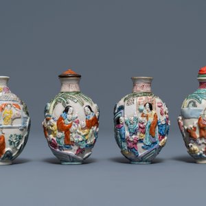 Four Chinese famille rose porcelain relief-decorated snuff bottles, 19th C. — 照片 2