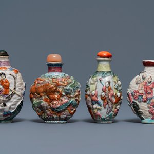 Four Chinese famille rose porcelain relief-decorated snuff bottles, 19th C. — photo 1