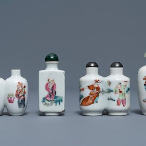 Four Chinese famille rose porcelain snuff bottles, 19th C. — 照片 1