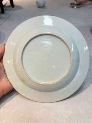 Four Chinese famille rose 'riverscape' plates and five 'flower basket' plates, Qianlong — foto 11