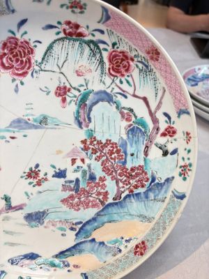 Four Chinese famille rose 'riverscape' plates and five 'flower basket' plates, Qianlong — foto 14