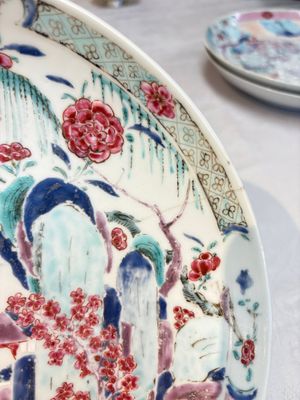 Four Chinese famille rose 'riverscape' plates and five 'flower basket' plates, Qianlong — foto 20