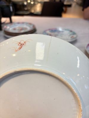 Four Chinese famille rose 'riverscape' plates and five 'flower basket' plates, Qianlong — foto 28