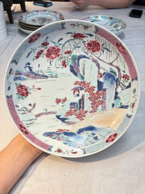Four Chinese famille rose 'riverscape' plates and five 'flower basket' plates, Qianlong — foto 29