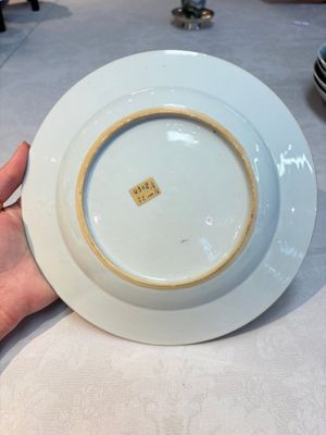 Four Chinese famille rose 'riverscape' plates and five 'flower basket' plates, Qianlong — foto 8