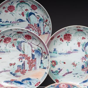 Four Chinese famille rose 'riverscape' plates and five 'flower basket' plates, Qianlong — foto 3