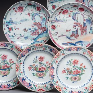Four Chinese famille rose 'riverscape' plates and five 'flower basket' plates, Qianlong — foto 4