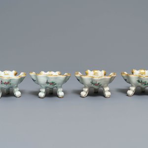Four Chinese famille rose rocaille-shaped tripod salts, Qianlong — photo 2