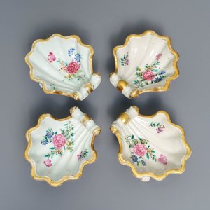 Four Chinese famille rose rocaille-shaped tripod salts, Qianlong — photo 8
