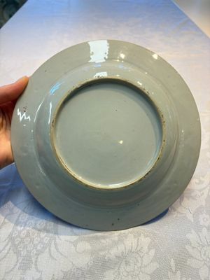 Four Chinese famille rose 'Roosters' plates and a 'Crane' dish, Qianlong — foto 12