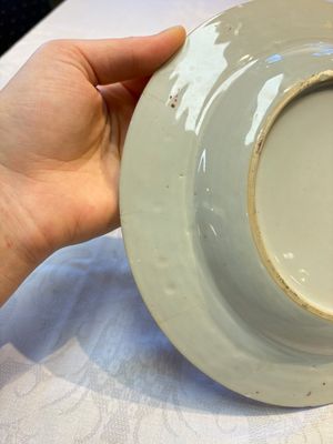 Four Chinese famille rose 'Roosters' plates and a 'Crane' dish, Qianlong — foto 13