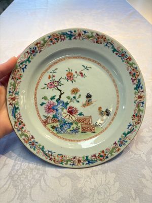 Four Chinese famille rose 'Roosters' plates and a 'Crane' dish, Qianlong — foto 14