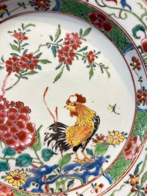 Four Chinese famille rose 'Roosters' plates and a 'Crane' dish, Qianlong — foto 9