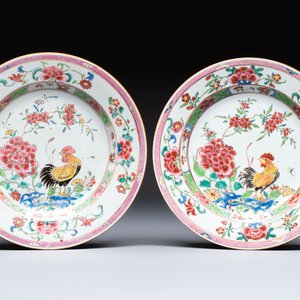 Four Chinese famille rose 'Roosters' plates and a 'Crane' dish, Qianlong — foto 4