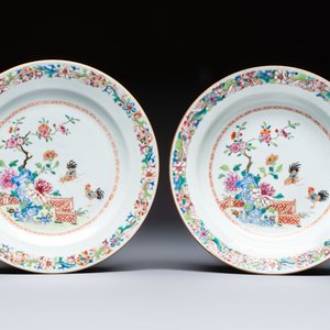 Four Chinese famille rose 'Roosters' plates and a 'Crane' dish, Qianlong — foto 6