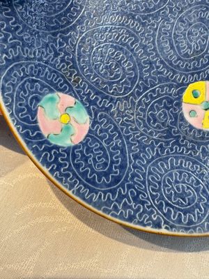 Four Chinese famille rose saucers and a gilt-decorated powder-blue-ground saucer, Qianlong and Jiaqing marks, 18/19th C. — photo 20