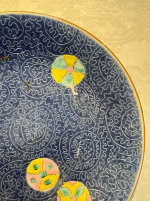 Four Chinese famille rose saucers and a gilt-decorated powder-blue-ground saucer, Qianlong and Jiaqing marks, 18/19th C. — photo 22