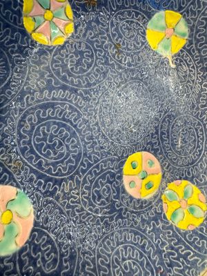 Four Chinese famille rose saucers and a gilt-decorated powder-blue-ground saucer, Qianlong and Jiaqing marks, 18/19th C. — photo 24