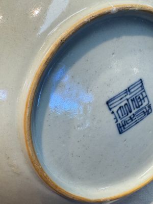 Four Chinese famille rose saucers and a gilt-decorated powder-blue-ground saucer, Qianlong and Jiaqing marks, 18/19th C. — photo 29