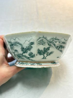 Four Chinese famille rose tazzas, one with a wooden stand, Xianfeng and Tongzhi marks, 19th C. — foto 18