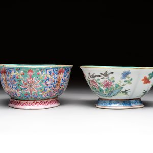 Four Chinese famille rose tazzas, one with a wooden stand, Xianfeng and Tongzhi marks, 19th C. — foto 11