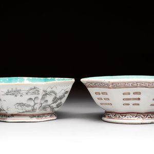 Four Chinese famille rose tazzas, one with a wooden stand, Xianfeng and Tongzhi marks, 19th C. — foto 4