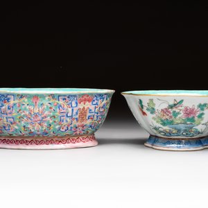 Four Chinese famille rose tazzas, one with a wooden stand, Xianfeng and Tongzhi marks, 19th C. — foto 8