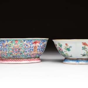 Four Chinese famille rose tazzas, one with a wooden stand, Xianfeng and Tongzhi marks, 19th C. — foto 10