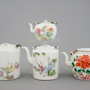 Four Chinese famille rose teapots, 19/20th C — 照片 2