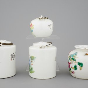 Four Chinese famille rose teapots, 19/20th C — 照片 3