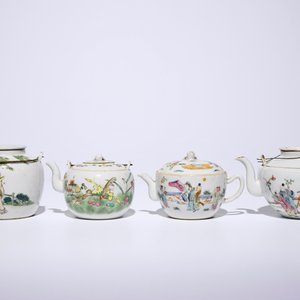 Four Chinese famille rose teapots and covers, 19/20th C. — photo 2