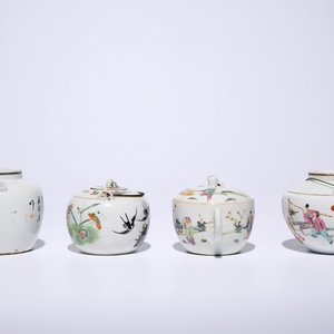 Four Chinese famille rose teapots and covers, 19/20th C. — photo 3