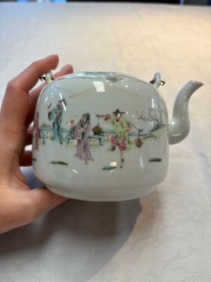 Four Chinese famille rose teapots, Luo Yong Sheng Hao 罗永盛号 mark, 20th C. — foto 2